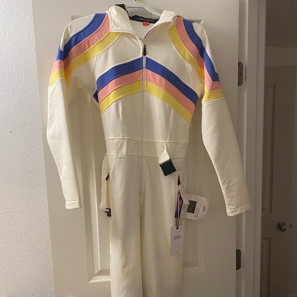 Perfect moment tinges ski suit size small
